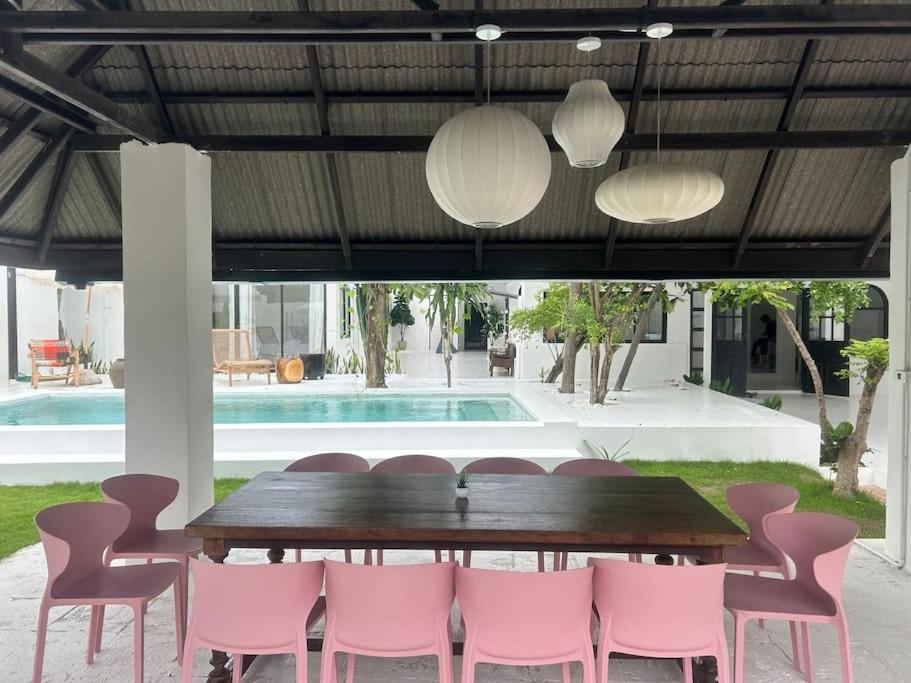 Stunning Pool - In Old Town וילה *