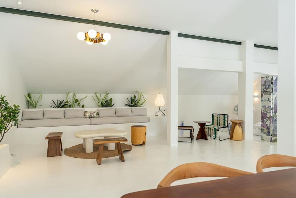 Stunning Pool - In Old Town וילה